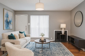 13740 Montfort Dr, Unit 1 Bedroom in Dallas, TX - Foto de edificio - Building Photo