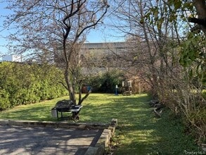 268 Schenck Ave in Great Neck, NY - Building Photo - Building Photo