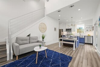 2102 E 2nd St in Austin, TX - Building Photo - Building Photo