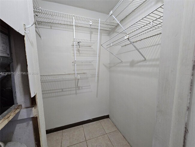 1711 NW 46th Ave in Lauderhill, FL - Building Photo - Building Photo