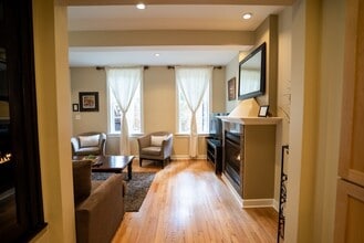 403 W Eugenie St in Chicago, IL - Building Photo - Building Photo