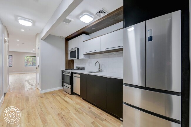 832 Herkimer St, Unit 10J in Brooklyn, NY - Building Photo - Building Photo