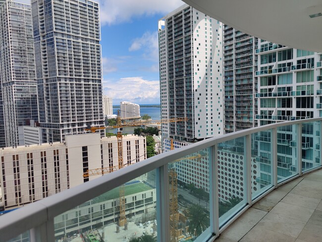 31 SE 5th St, Unit 2306 in Miami, FL - Building Photo - Building Photo