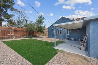 1324 Francis Ave in Las Vegas, NV - Building Photo - Building Photo