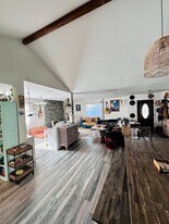 3823 Via Del Conquistador in San Diego, CA - Building Photo