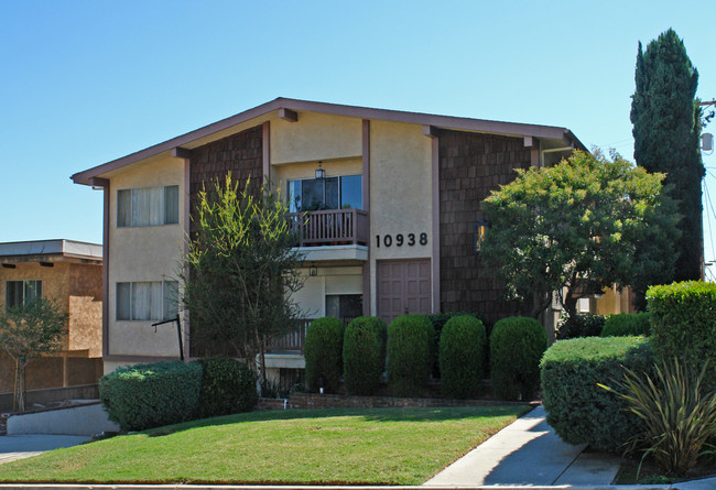 10938 Rose Ave in Los Angeles, CA - Foto de edificio - Building Photo