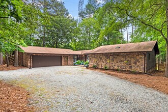 5511 Horseshoe Cir in Durham, NC - Building Photo - Building Photo