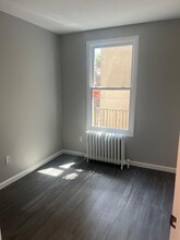 17 S Macquesten Pkwy, Unit 2nd floor in Mount Vernon, NY - Building Photo - Building Photo