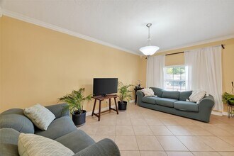 138 E Rocky Creek Rd in Houston, TX - Foto de edificio - Building Photo