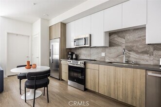 511 S Harbor Blvd-Unit -515 in Los Angeles, CA - Building Photo - Building Photo