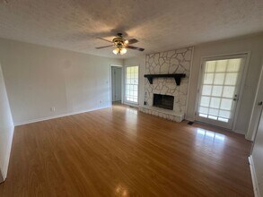 2117 Marian Ln in Oxford, AL - Building Photo - Building Photo