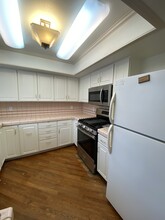 1818 Greenfield Ave, Unit 302 in Los Angeles, CA - Building Photo - Building Photo