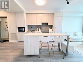 18-2518 Water Walk Dr in Markham, ON - Building Photo - Building Photo