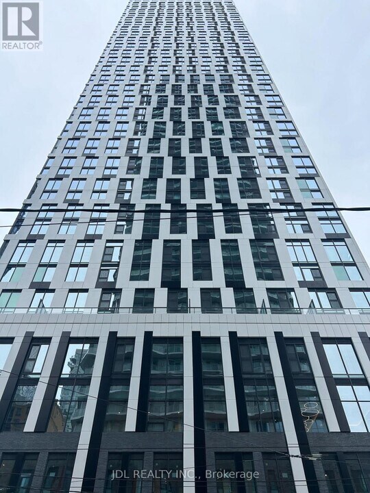 252 Church St in Toronto, ON - Building Photo