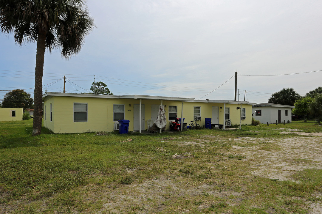 4415-4445 28th Ave in Vero Beach, FL - Building Photo