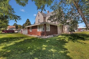 322 10th St SW in Willmar, MN - Building Photo