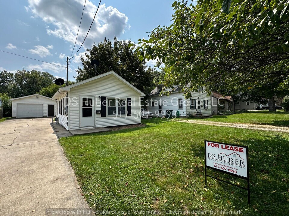 307 Astor Ave in Lansing, MI - Building Photo