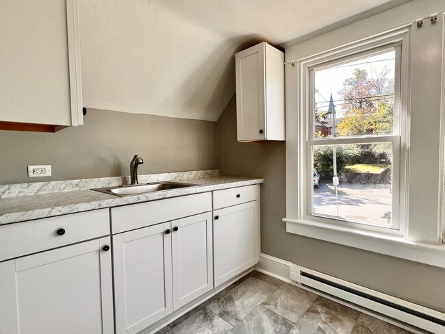 property at 1009 Carlton Ave