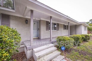 9 Castlewood Dr in Wilmington, NC - Building Photo