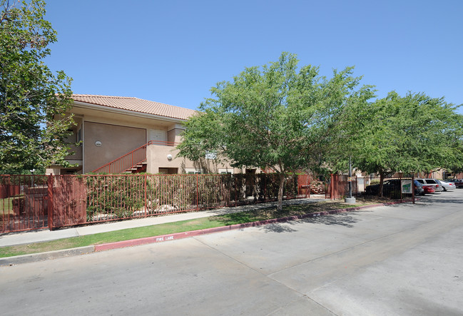 P Street Family Apartments in Bakersfield, CA - Building Photo - Building Photo