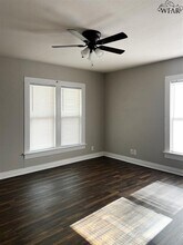 516 W Bois D Arc St in Henrietta, TX - Building Photo - Building Photo