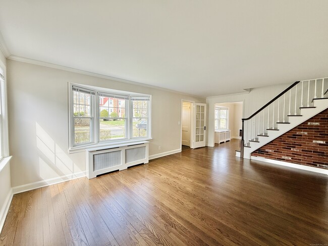 55 Mayflower Ave in Stamford, CT - Foto de edificio - Building Photo