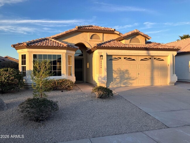 2240 E Aire Libre Ave