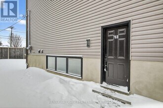 76 Burnetts Grove Cir in Ottawa, ON - Building Photo - Building Photo