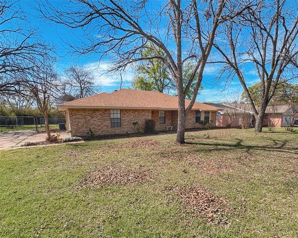 8111 Llano Ave in Benbrook, TX - Building Photo - Building Photo