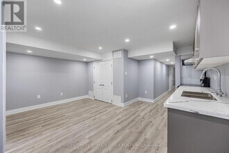 32 Frenchpark Cir in Brampton, ON - Building Photo - Building Photo