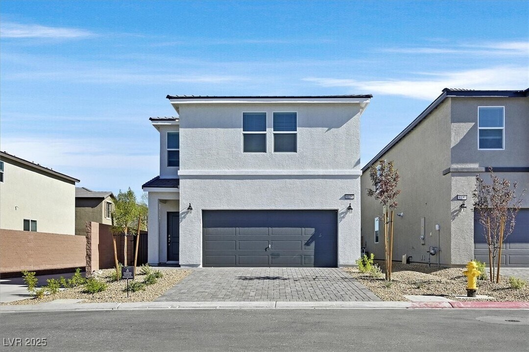 8124 Rockflower St in Las Vegas, NV - Building Photo