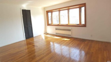 188-03 42nd Ave in Queens, NY - Foto de edificio - Building Photo