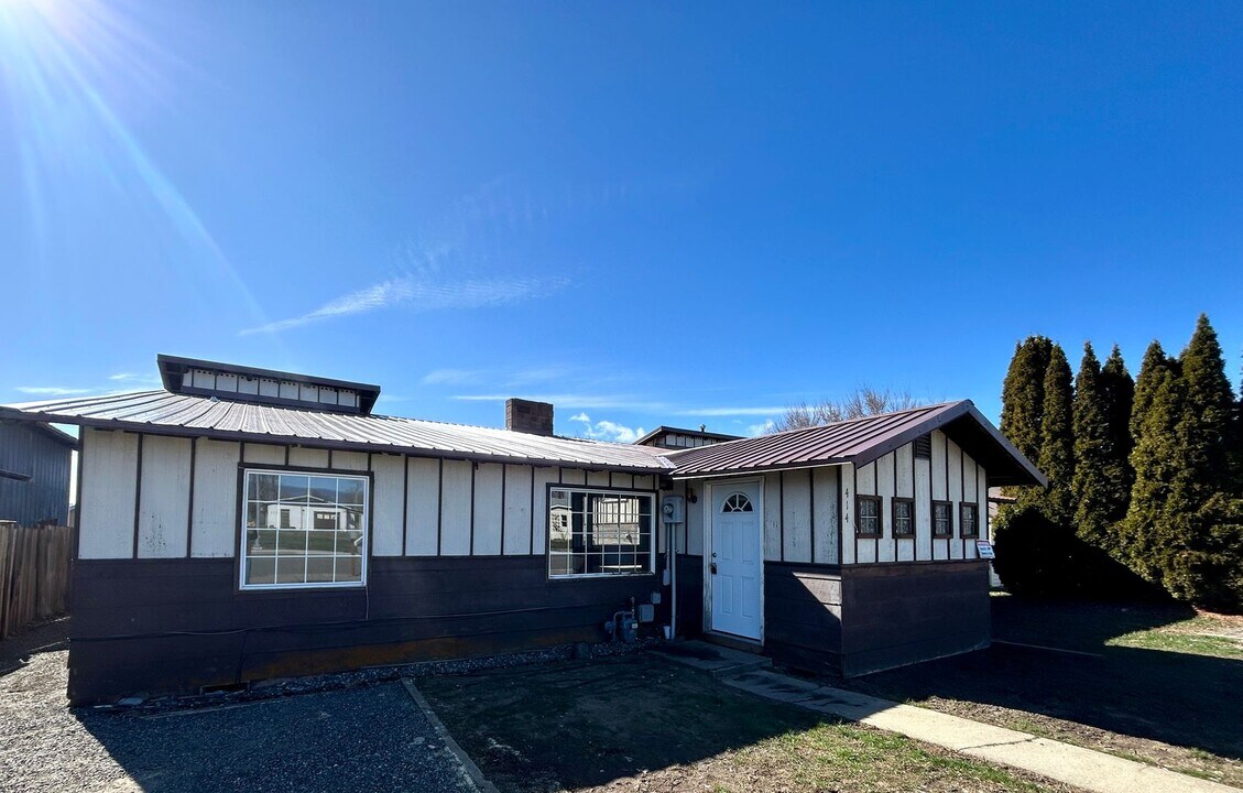 414 W 15th Ave in Ellensburg, WA - Building Photo