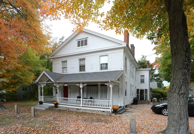 247-249 Hubbard St in Glastonbury, CT - Building Photo - Building Photo