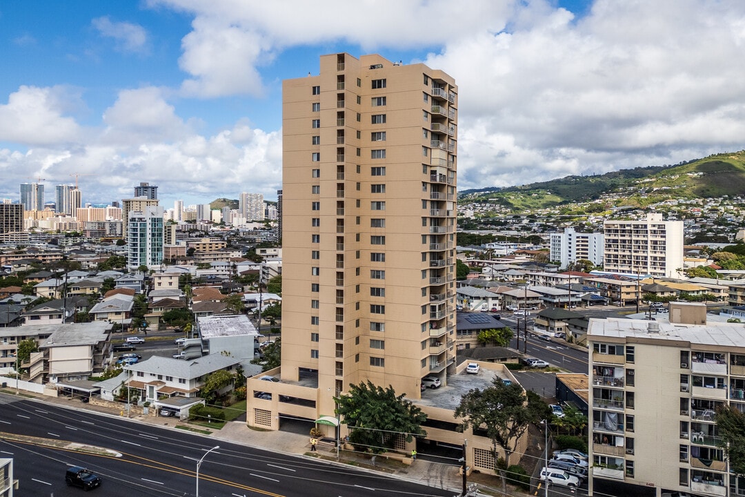 Kapiolani Royale in Honolulu, HI - Building Photo