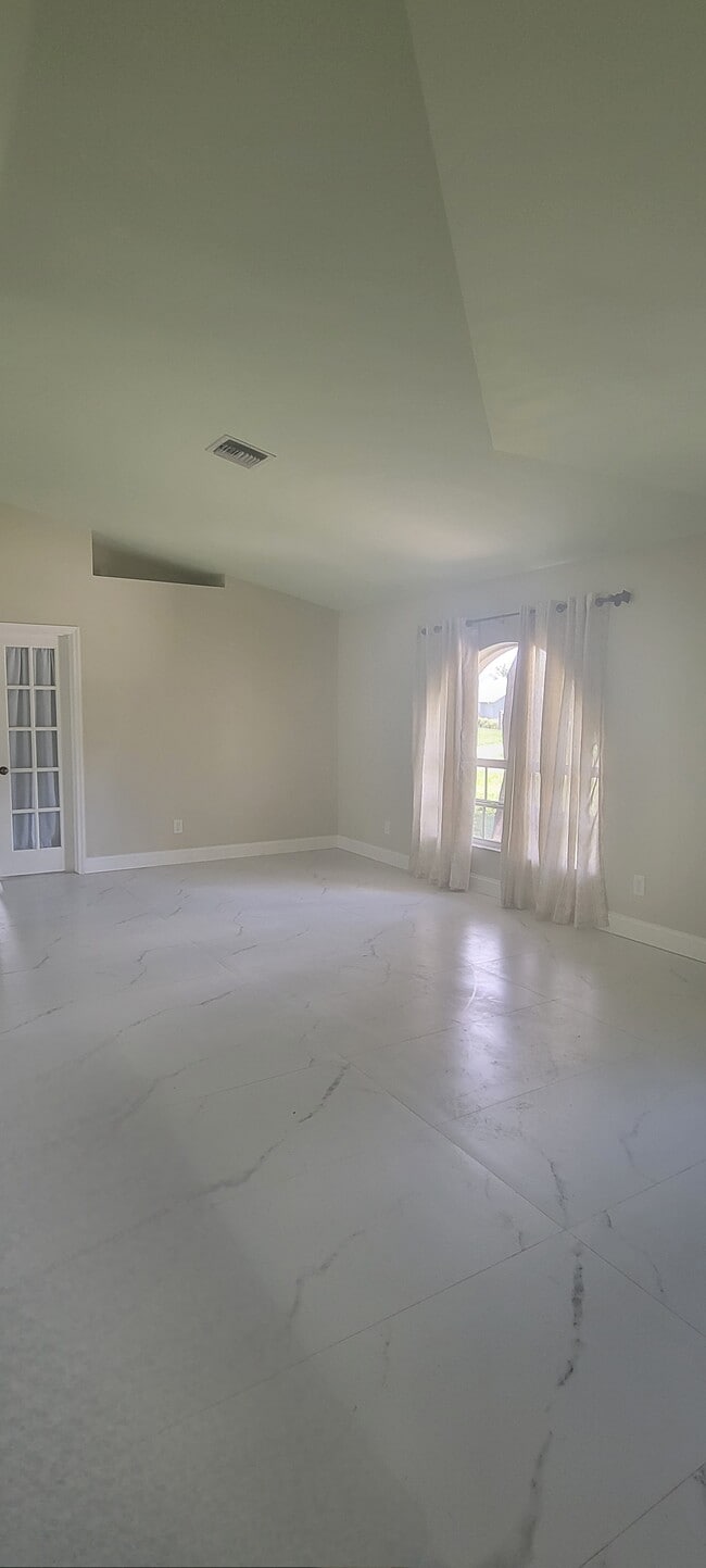 9160 Aster Rd in Ft. Myers, FL - Building Photo - Building Photo