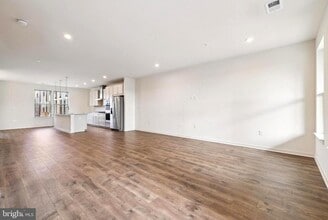 46007 Woodpecker Sq in Countryside, VA - Building Photo - Building Photo