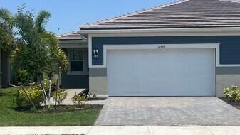 10279 Bonavie Cove Dr in Ft. Myers, FL - Building Photo