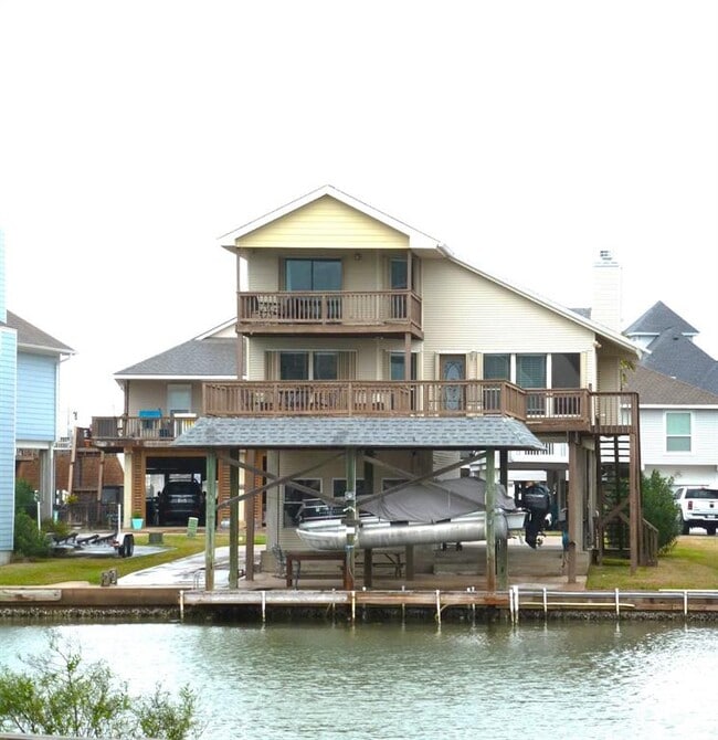 property at 321 Admiral Cir