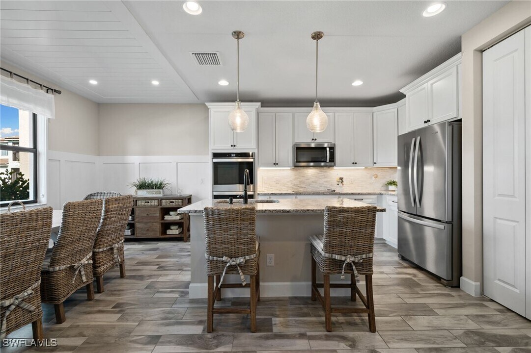 26349 Bonita Fairways Blvd in Bonita Springs, FL - Foto de edificio