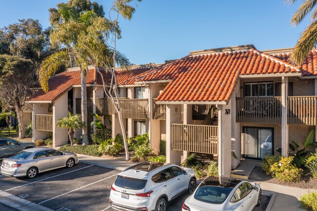 Las Brisas in Huntington Beach, CA - Foto de edificio - Building Photo