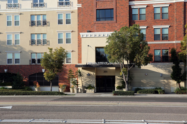 Carnegie Plaza Apartments in Anaheim, CA - Building Photo - Building Photo