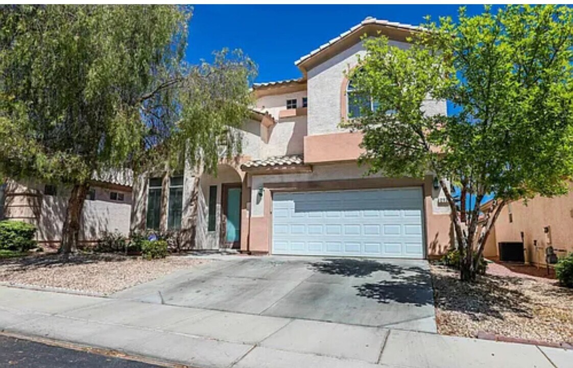 212 Waterton Lakes Ave in Las Vegas, NV - Building Photo