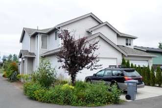 Gibson Road Townhomes in Everett, WA - Building Photo - Building Photo