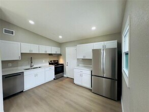 3235 Oakley Ave S in St. Petersburg, FL - Building Photo - Building Photo