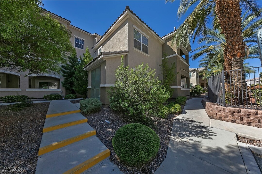 8777 W Maule Ave in Las Vegas, NV - Building Photo