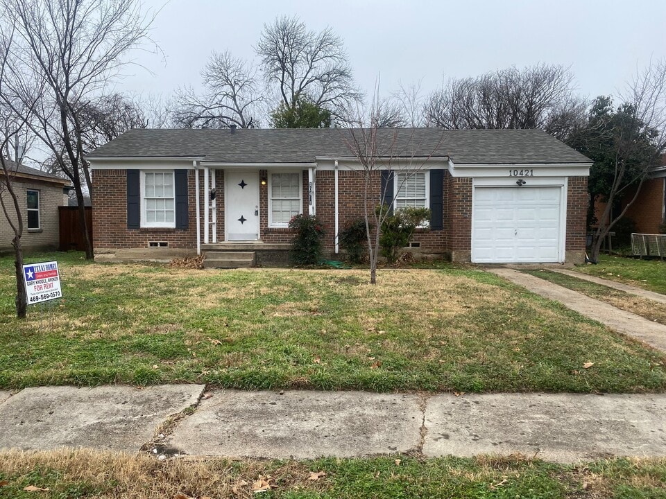 10421 Desdemona Dr in Dallas, TX - Building Photo