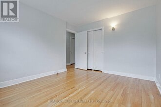2495 Falcon Ave in Ottawa, ON - Building Photo - Building Photo