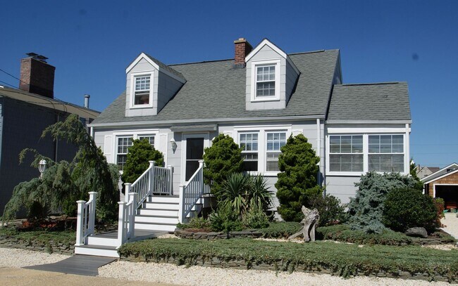 23 Bond Ave in Lavallette, NJ - Building Photo - Building Photo