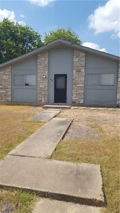 603 Flournoy Dr in Austin, TX - Foto de edificio